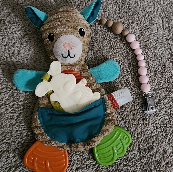 Infantino Kangaroo Teether toys - Picture 2 of 3